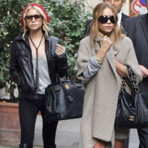 RARE Chanel Olsen Lambskin Hobo Bag - Picture 14 of 15